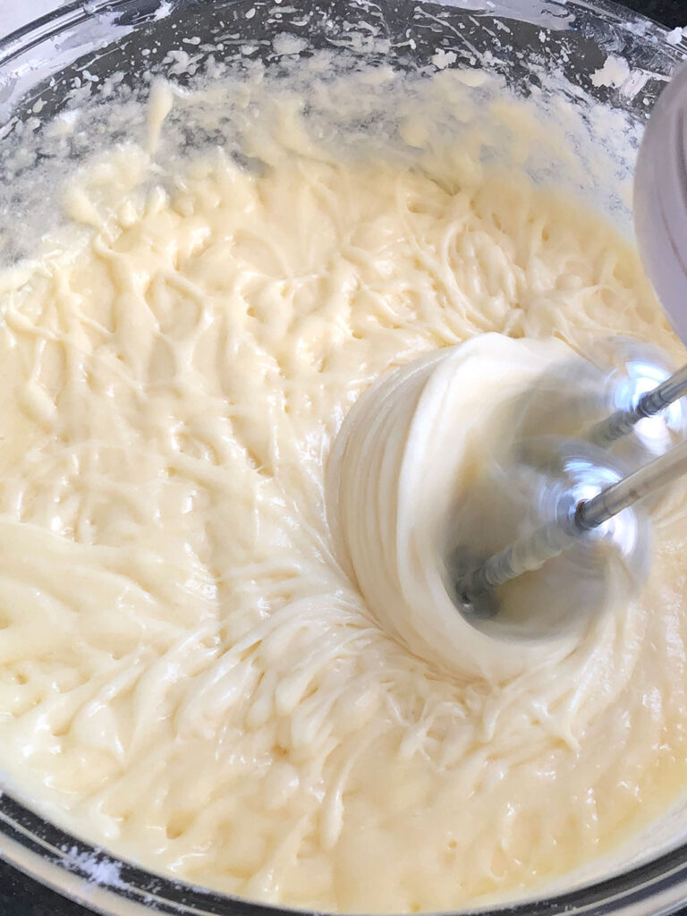 Cake-mixing-with-all-
